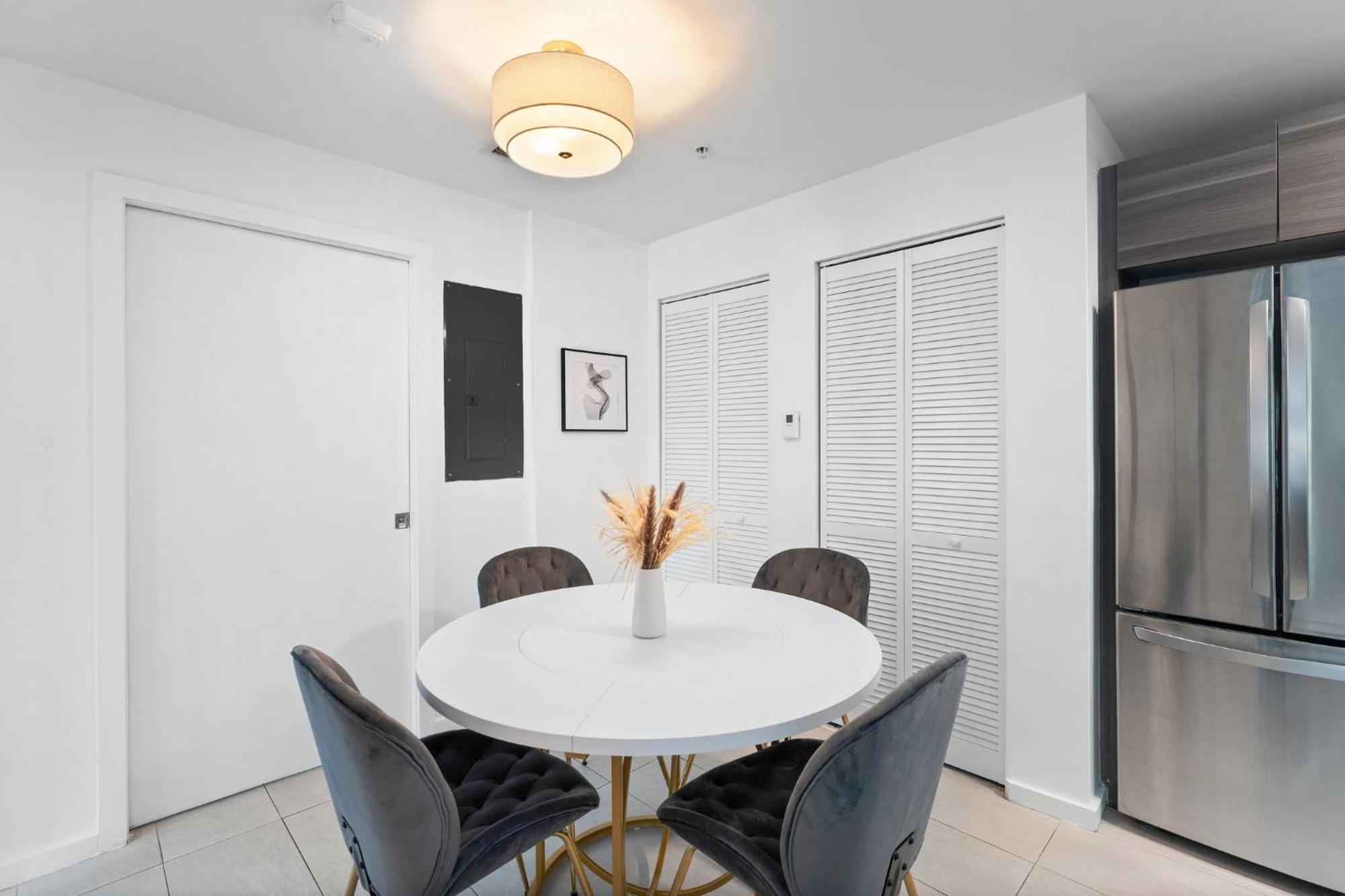 Modern Apartment In Edgewater Miami Rum bild